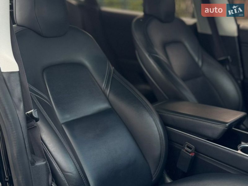 Седан Tesla Model 3 2019 в Луцке
