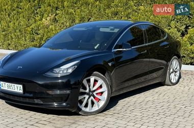 Седан Tesla Model 3 2019 в Долині