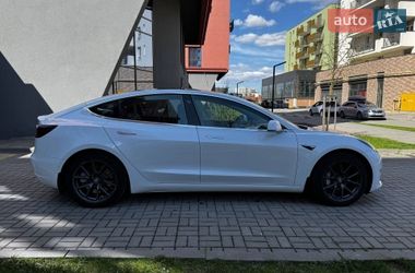 Седан Tesla Model 3 2018 в Львове