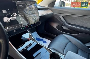 Седан Tesla Model 3 2018 в Львове