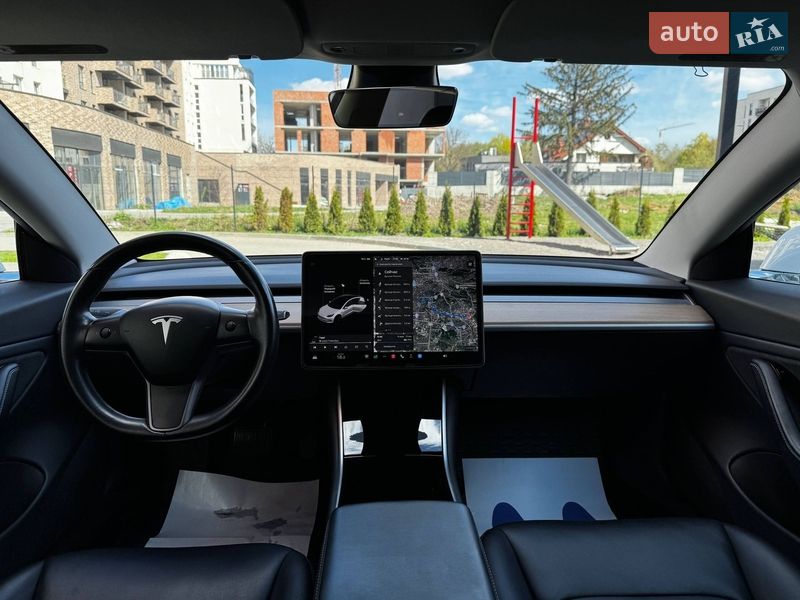 Седан Tesla Model 3 2018 в Львове