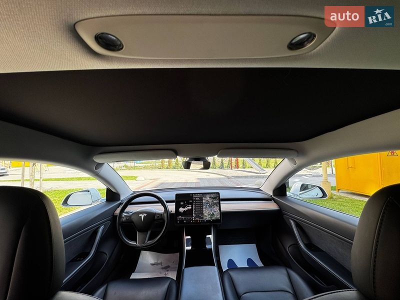 Седан Tesla Model 3 2018 в Львове