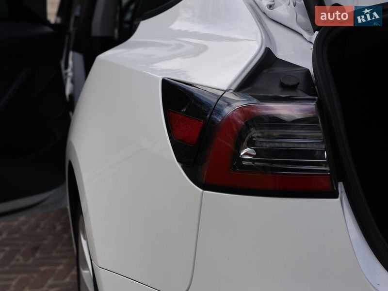 Седан Tesla Model 3 2021 в Конотопе