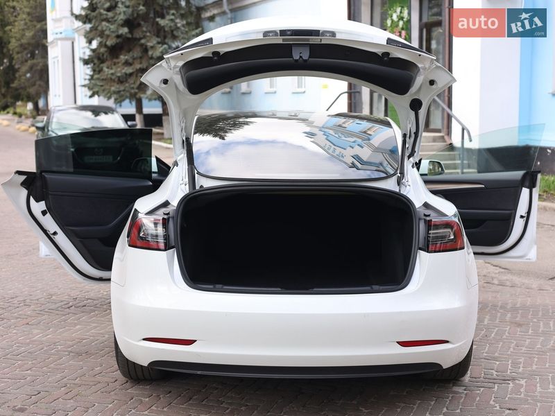Седан Tesla Model 3 2021 в Конотопе