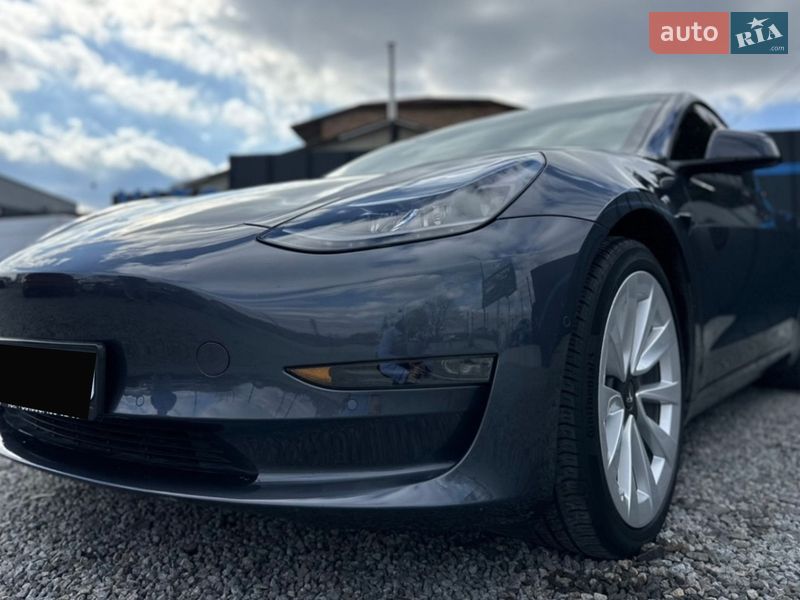 Седан Tesla Model 3 2022 в Киеве