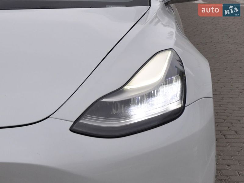 Седан Tesla Model 3 2019 в Одесі