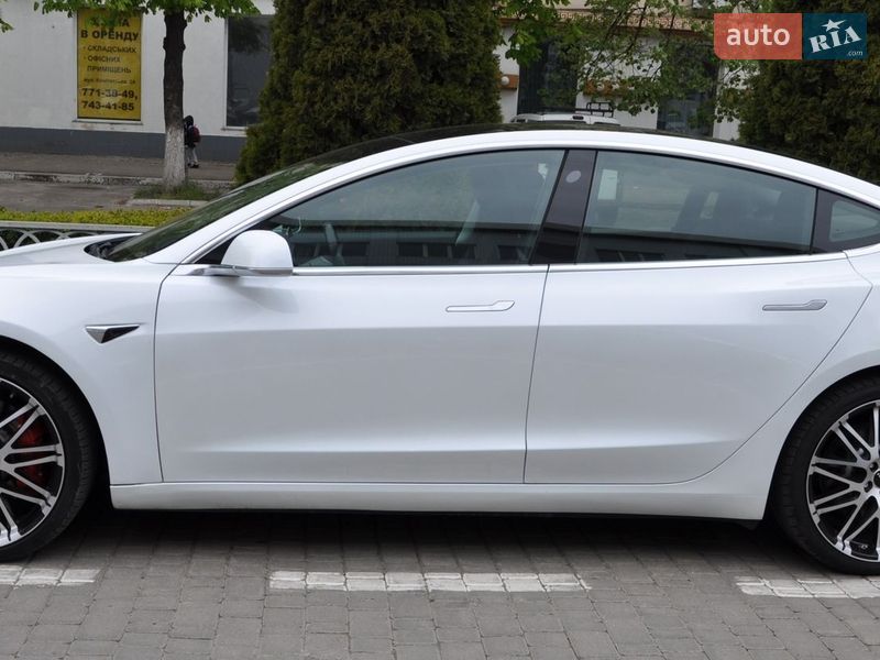 Седан Tesla Model 3 2019 в Одесі