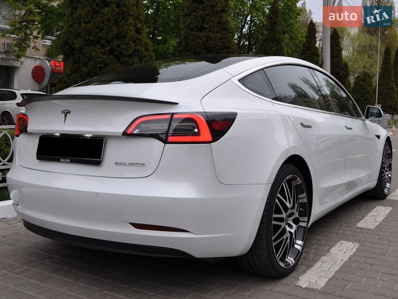 Седан Tesla Model 3 2019 в Одесі