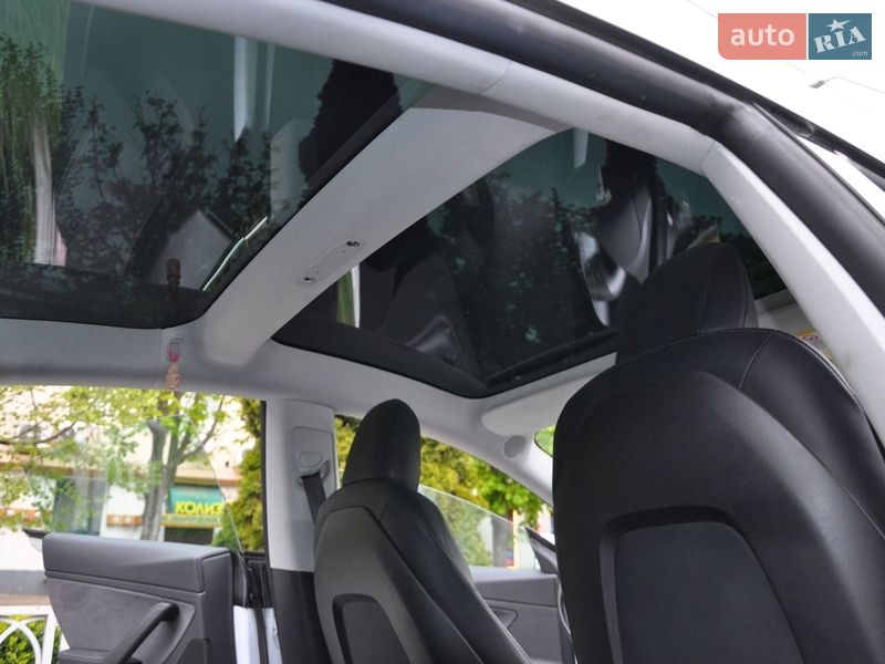 Седан Tesla Model 3 2019 в Одесі