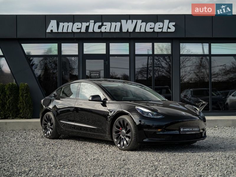 Седан Tesla Model 3 2021 в Черновцах