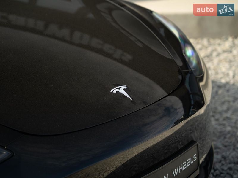Седан Tesla Model 3 2021 в Черновцах
