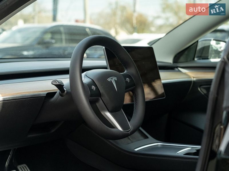 Седан Tesla Model 3 2021 в Черновцах