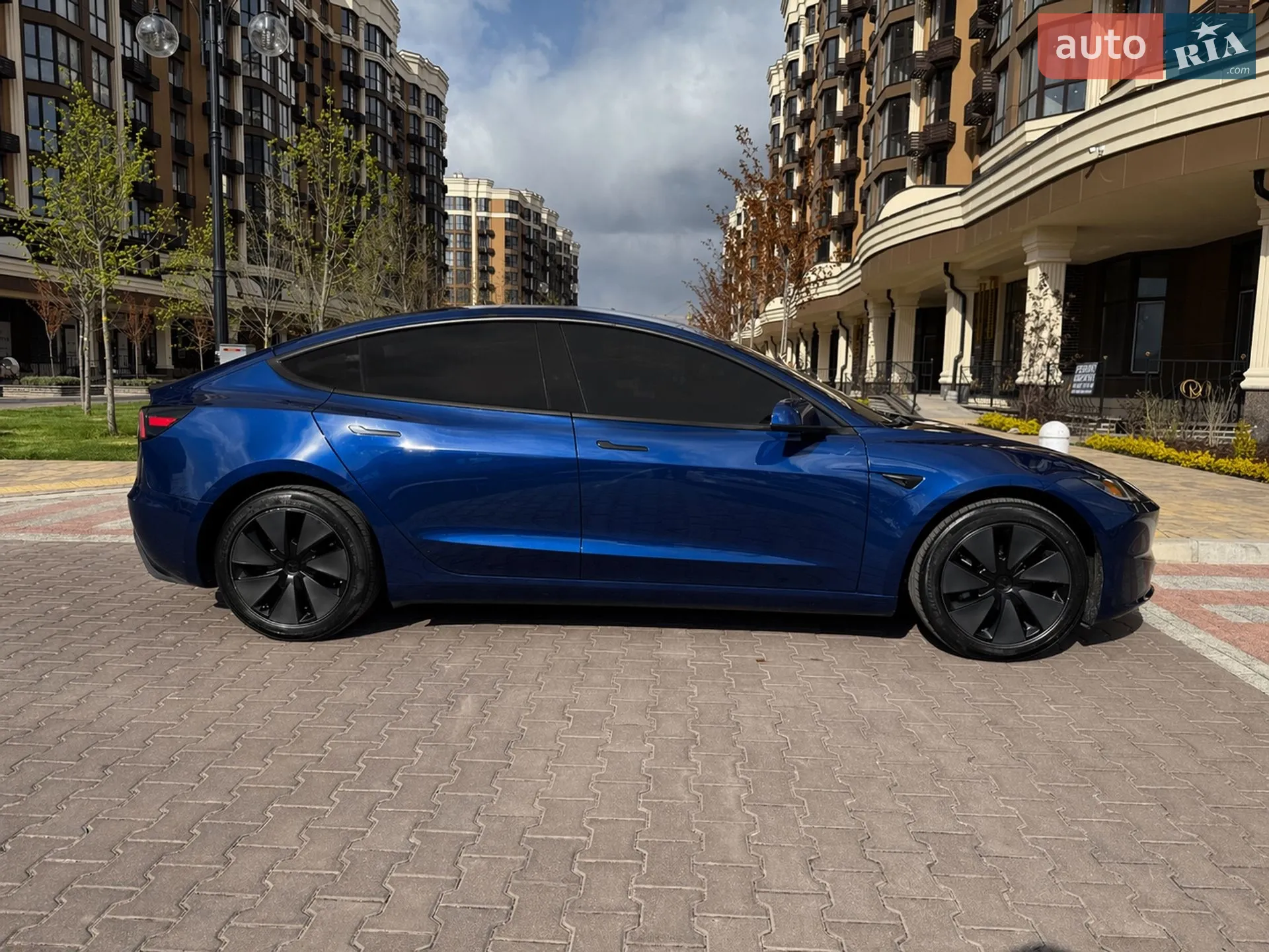 2025 Tesla Model 3 - мініатюра 9