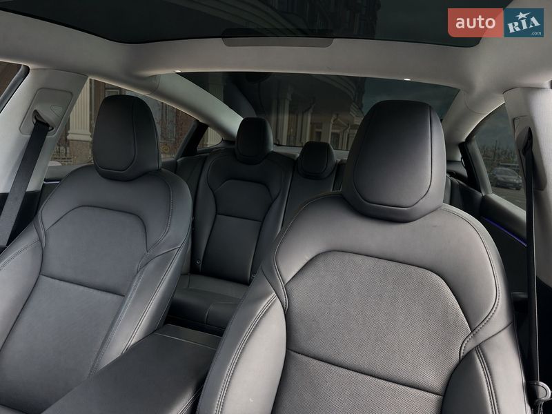 Седан Tesla Model 3 2025 в Киеве