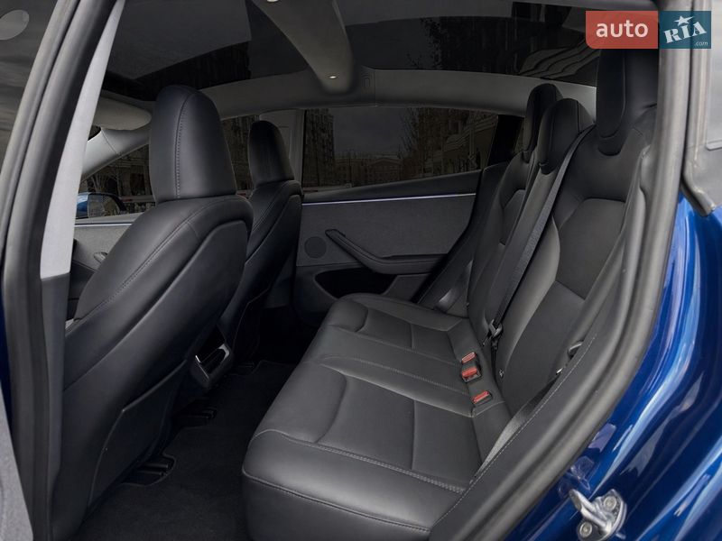 Седан Tesla Model 3 2025 в Киеве