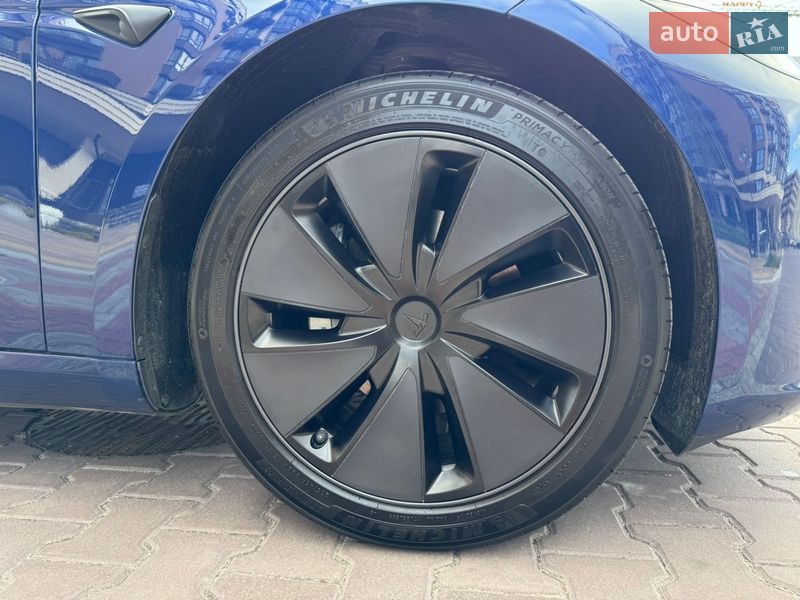 Седан Tesla Model 3 2025 в Киеве