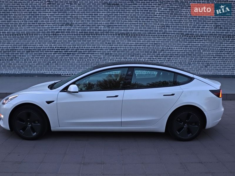 Седан Tesla Model 3 2022 в Кременчуге