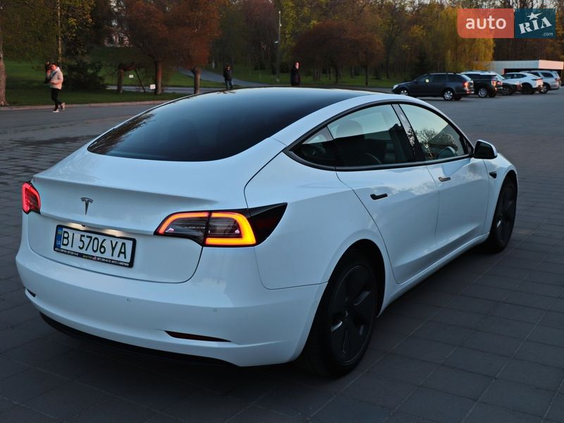 Седан Tesla Model 3 2022 в Кременчуге