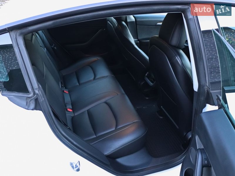Седан Tesla Model 3 2022 в Кременчуге