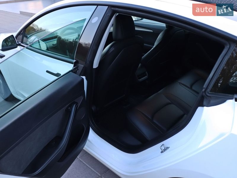 Седан Tesla Model 3 2022 в Кременчуге