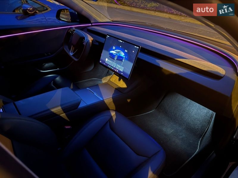 Седан Tesla Model 3 2025 в Киеве