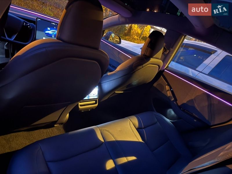 Седан Tesla Model 3 2025 в Киеве