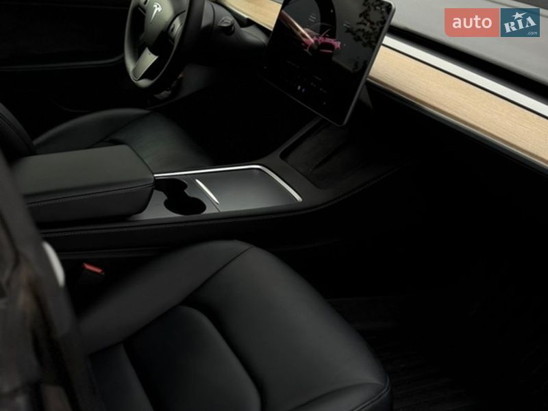 Седан Tesla Model 3 2023 в Киеве
