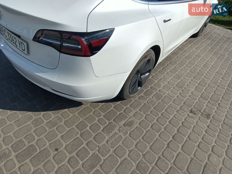 Седан Tesla Model 3 2020 в Львове