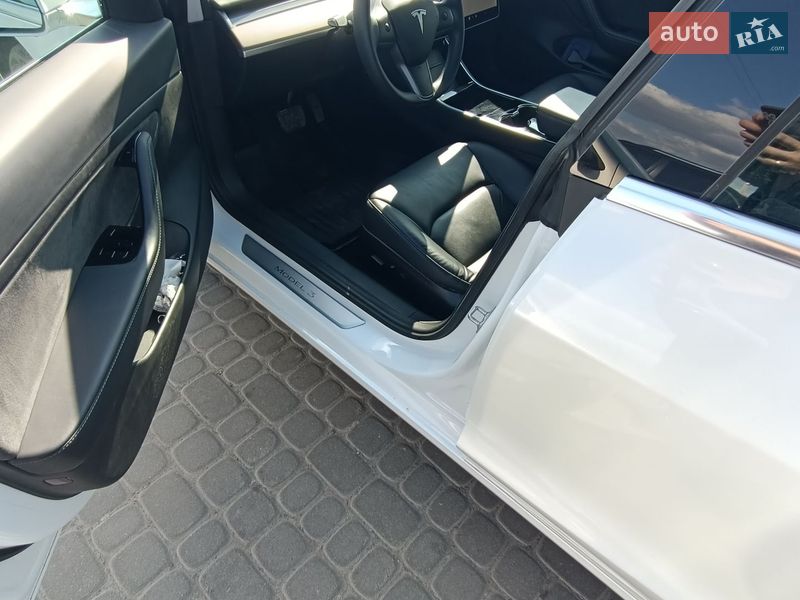 Седан Tesla Model 3 2020 в Львове