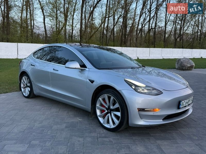 Седан Tesla Model 3 2018 в Луцьку