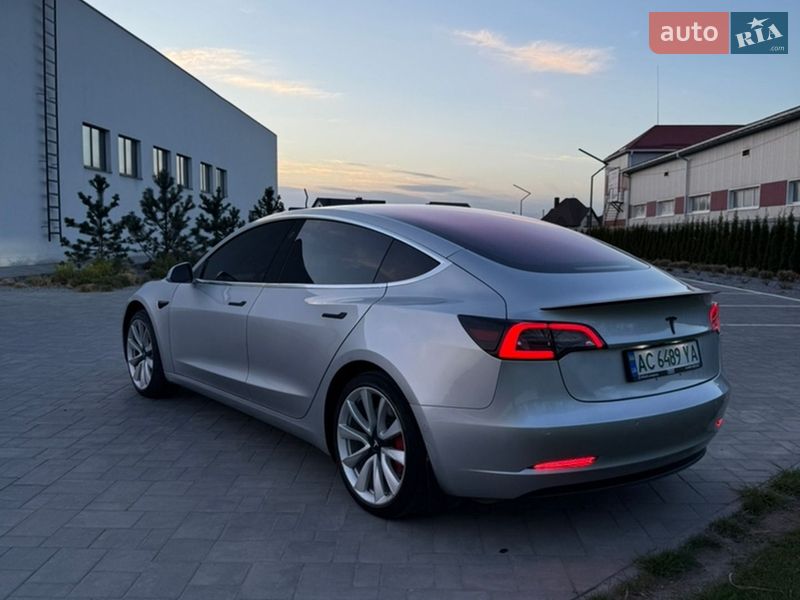 Седан Tesla Model 3 2018 в Луцьку