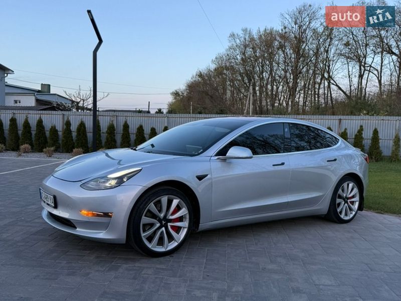 Седан Tesla Model 3 2018 в Луцьку