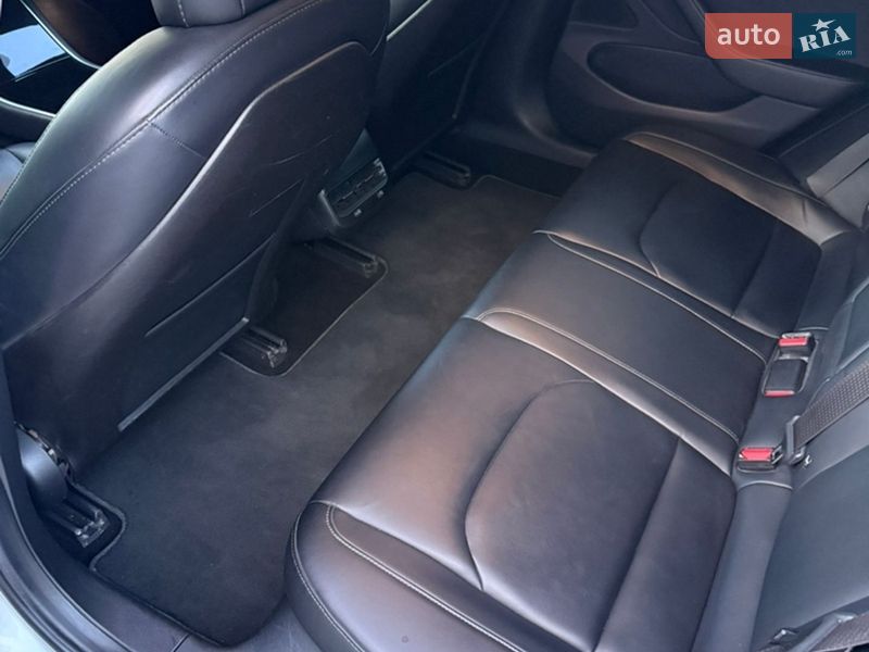 Седан Tesla Model 3 2018 в Луцьку
