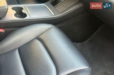 Седан Tesla Model 3 2020 в Броварах