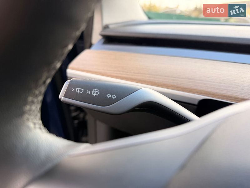 Седан Tesla Model 3 2023 в Киеве