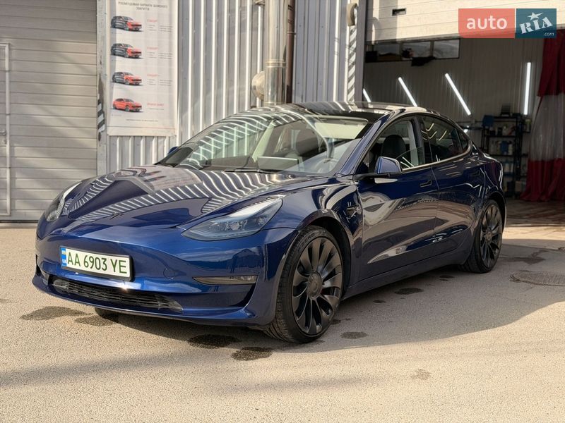 Седан Tesla Model 3 2023 в Киеве
