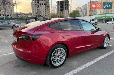 Седан Tesla Model 3 2021 в Киеве