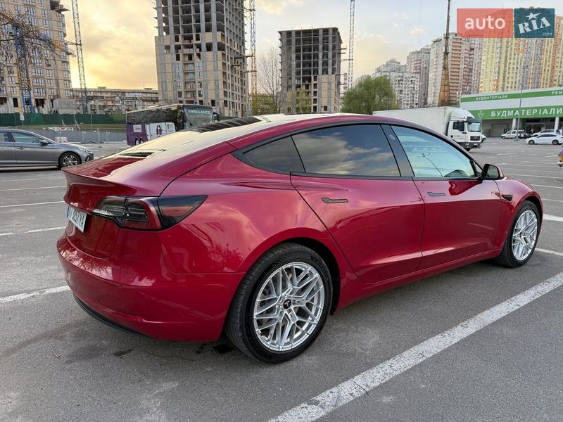 Седан Tesla Model 3 2021 в Киеве