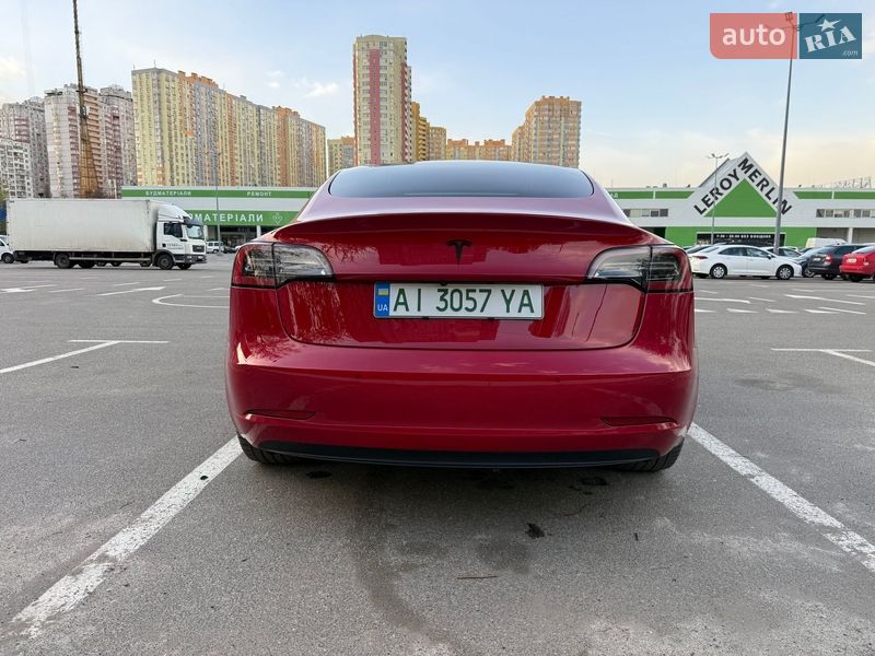 Седан Tesla Model 3 2021 в Киеве