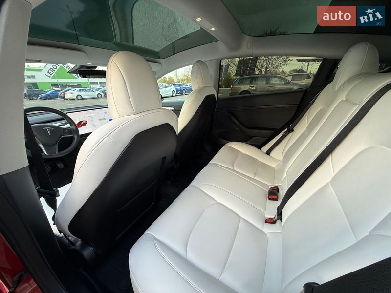 Седан Tesla Model 3 2021 в Киеве