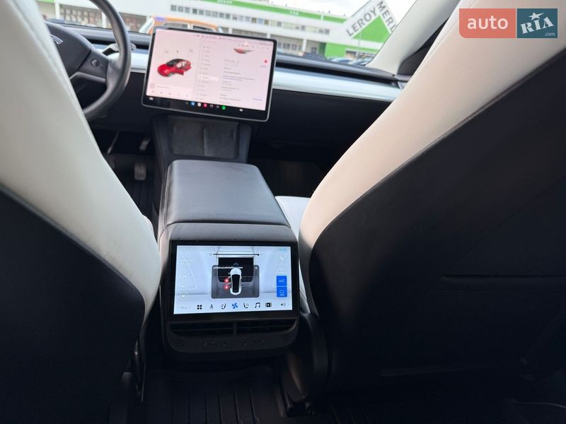 Седан Tesla Model 3 2021 в Киеве
