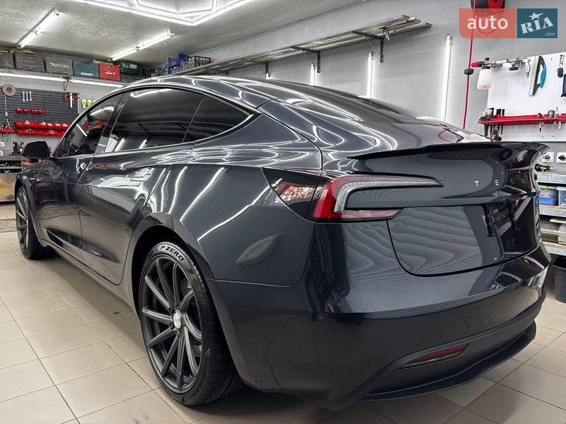 Седан Tesla Model 3 2024 в Черноморске