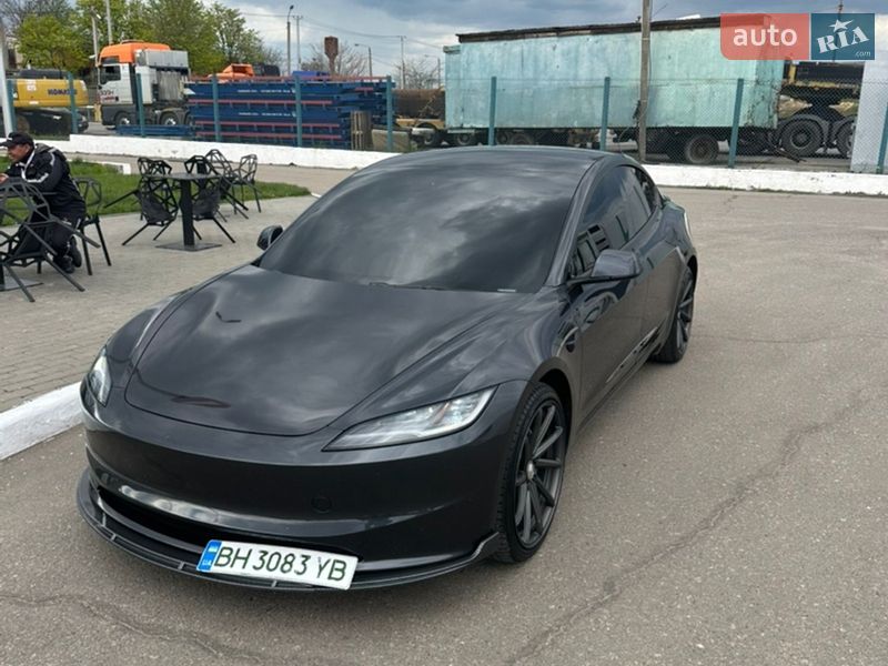 Седан Tesla Model 3 2024 в Черноморске