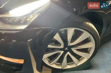 Седан Tesla Model 3 2019 в Луцке