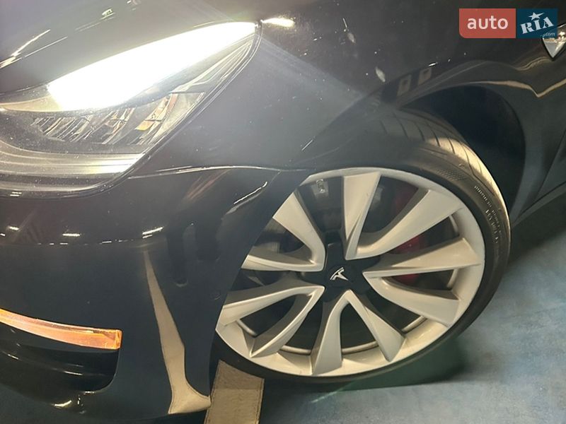 Седан Tesla Model 3 2019 в Луцке