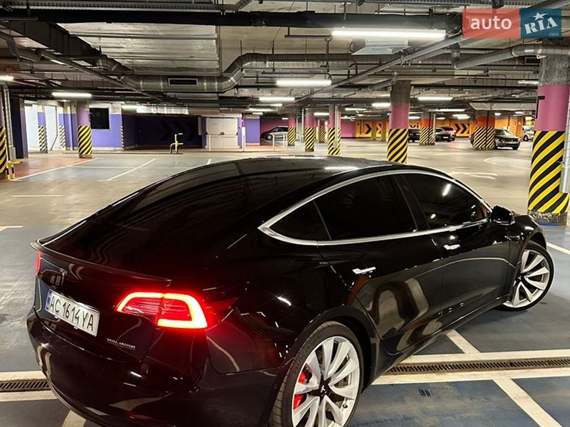 Седан Tesla Model 3 2019 в Луцке