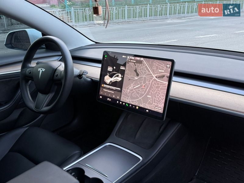 Седан Tesla Model 3 2021 в Киеве