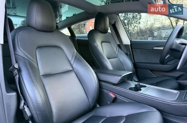 Седан Tesla Model 3 2021 в Киеве