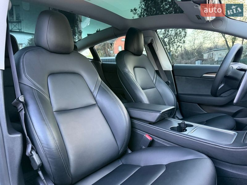 Седан Tesla Model 3 2021 в Киеве