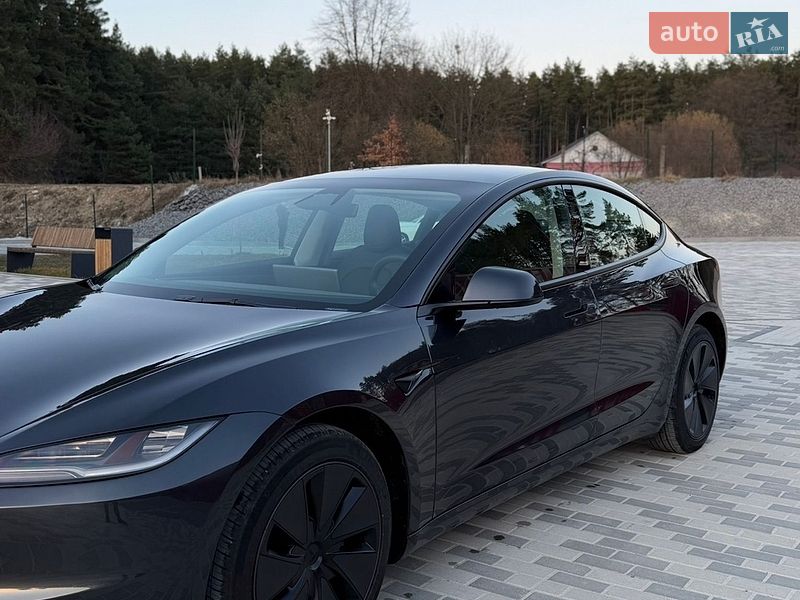 Седан Tesla Model 3 2024 в Львове